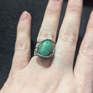 Hand Crafted Silver Tone Wire Wrapped Green Stone Statement Ring- size 6.5